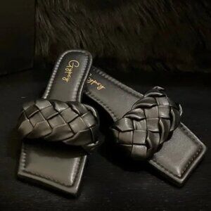 SQUARE TOE WOVEN STRAP SANDAL